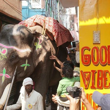 Good Vibes Hostel Varanasi Ngoại thất bức ảnh