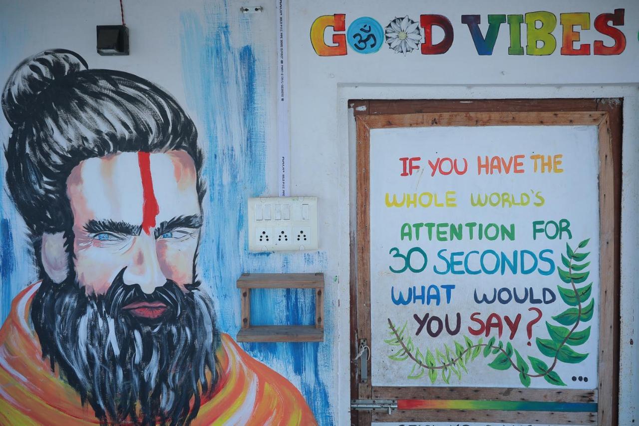 Good Vibes Hostel Varanasi Ngoại thất bức ảnh