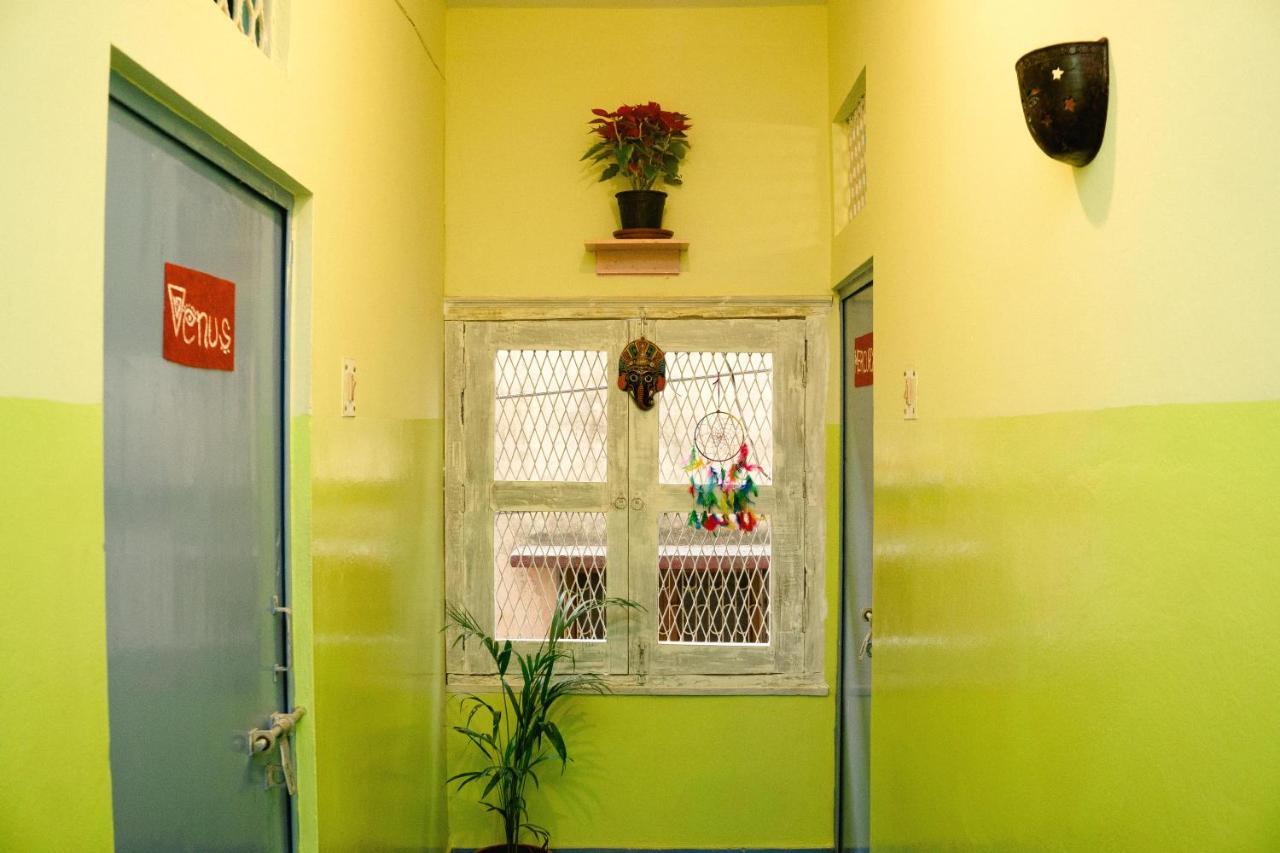 Good Vibes Hostel Varanasi Ngoại thất bức ảnh